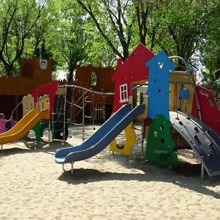 אתר קמפינג Estivo Premium Deluxe Mobile Homes On Ca Savio