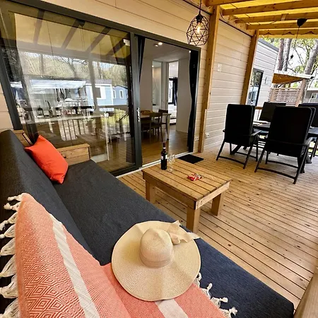 אתר קמפינג Estivo Premium Deluxe Mobile Homes On Ca Savio קוואלינו-טראפורטי